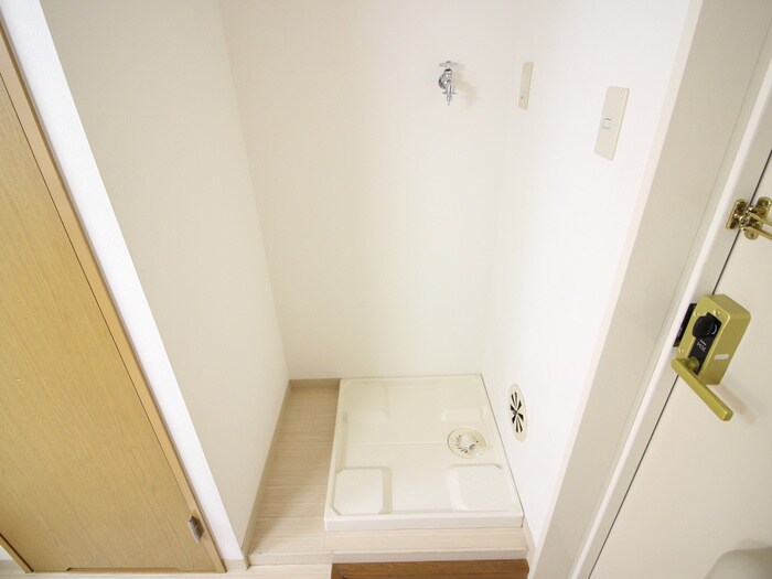 物件内観写真12　(洗濯機置場)