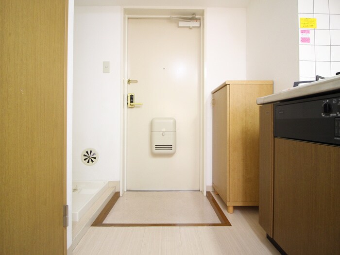 物件内観写真14　(玄関)