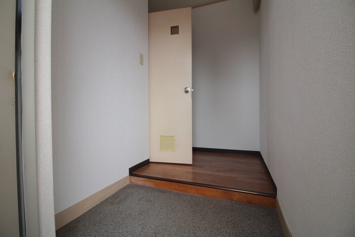 物件内観写真11　(玄関)