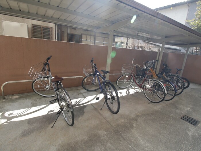物件外観写真4　(駐輪場)