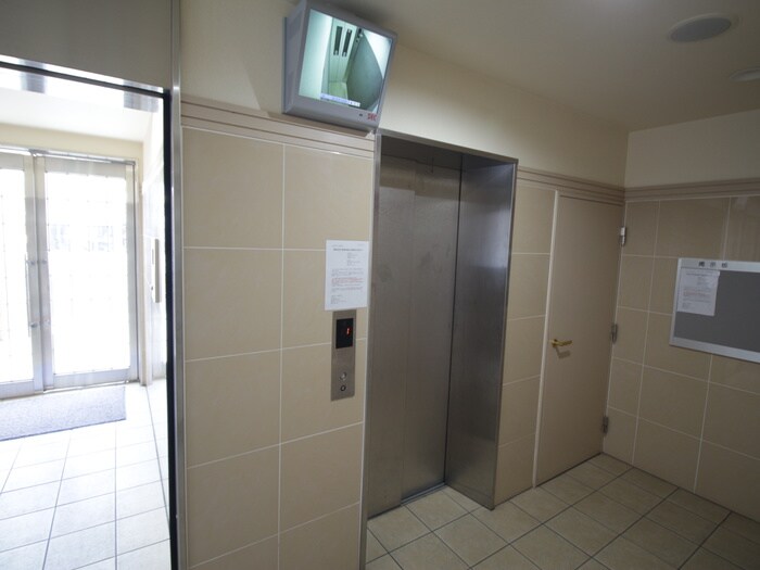 物件外観写真5　(エントランス部分)