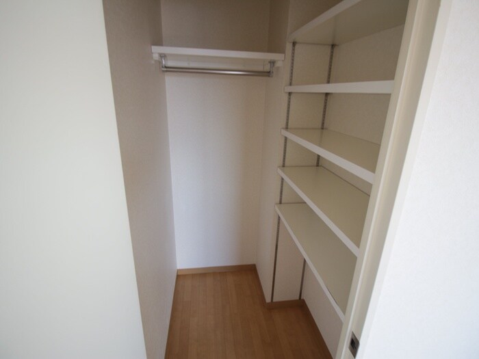 物件内観写真12　(収納)