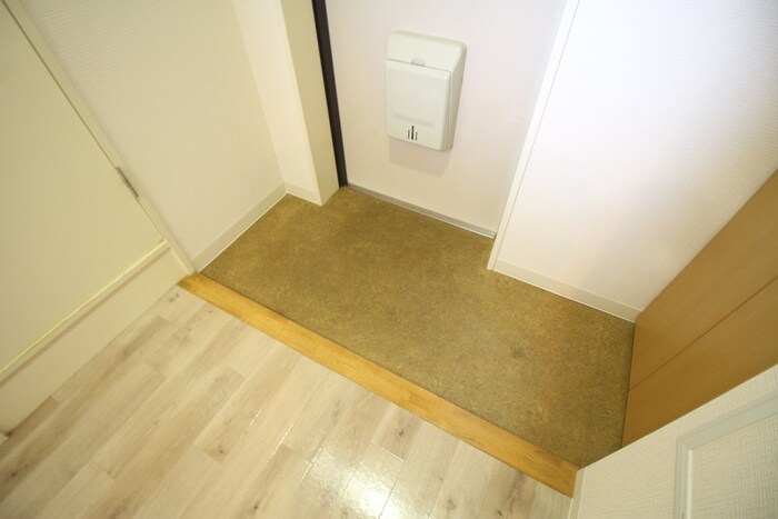 物件内観写真13　(玄関)