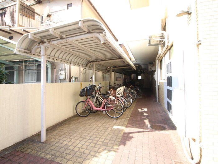 物件外観写真3　(駐輪場)