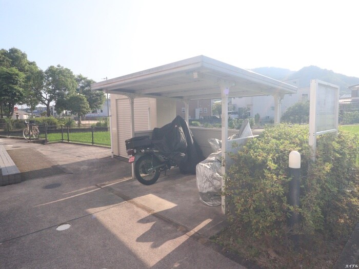 物件外観写真3　(駐輪場)