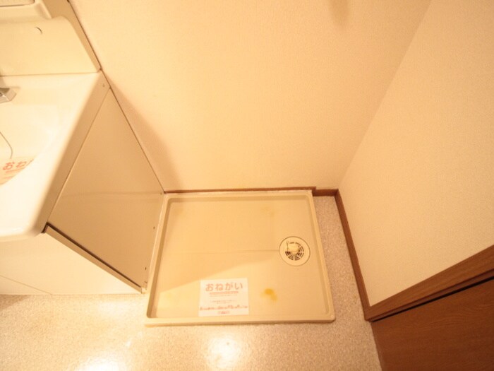 物件内観写真12　(洗濯機置場)