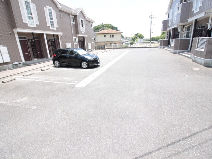 物件外観写真2　(駐車場)
