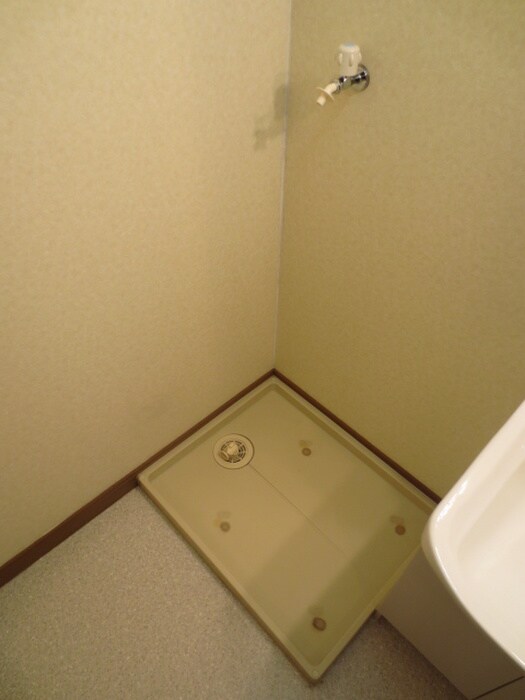 物件内観写真12　(洗濯機置場)