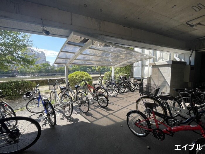 物件外観写真4　(駐輪場)