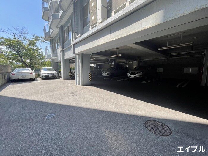 物件外観写真5　(駐車場)