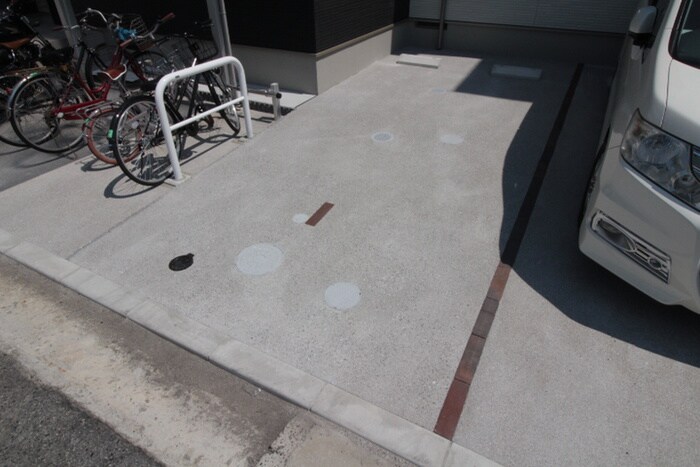 物件外観写真6　(駐車場)