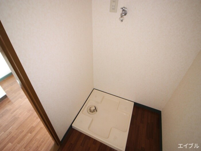 物件内観写真12　(洗濯機置場)