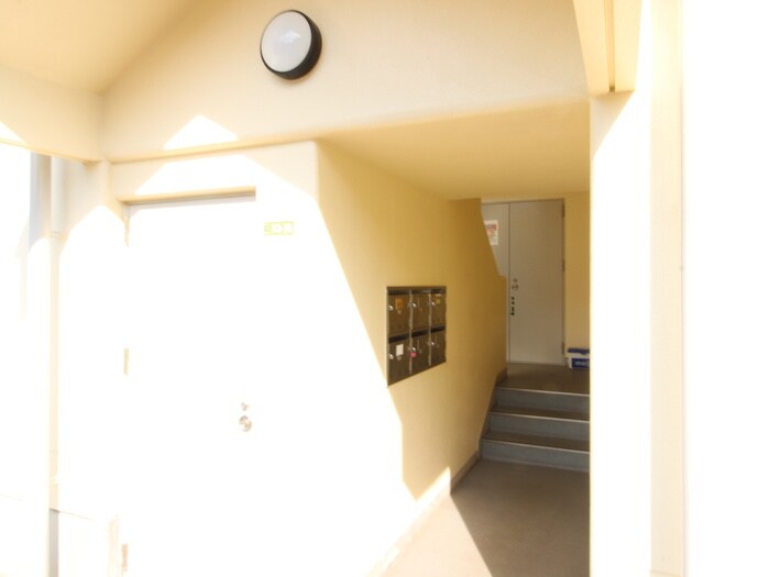 物件外観写真6　(エントランス部分)