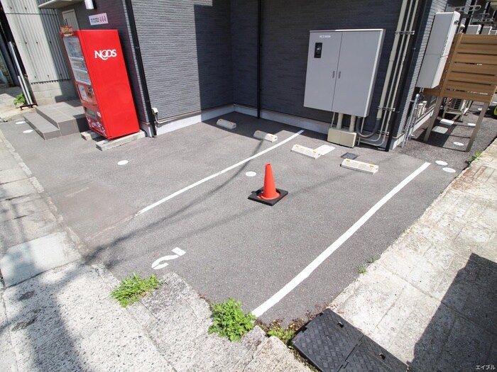 物件外観写真3　(駐車場)