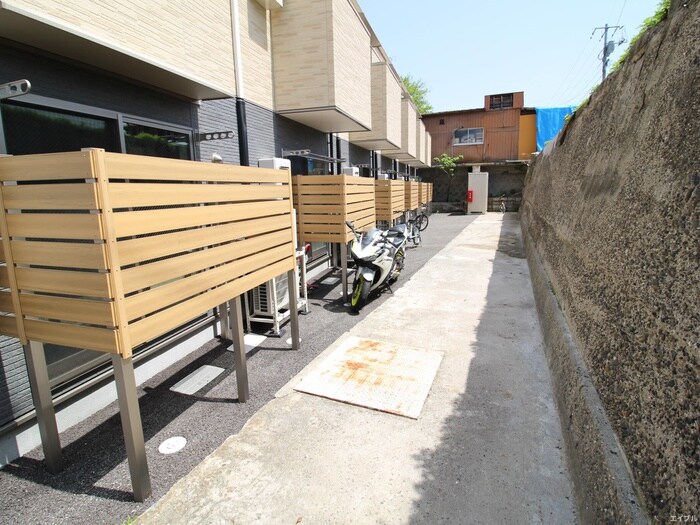 物件外観写真4　(駐輪場)