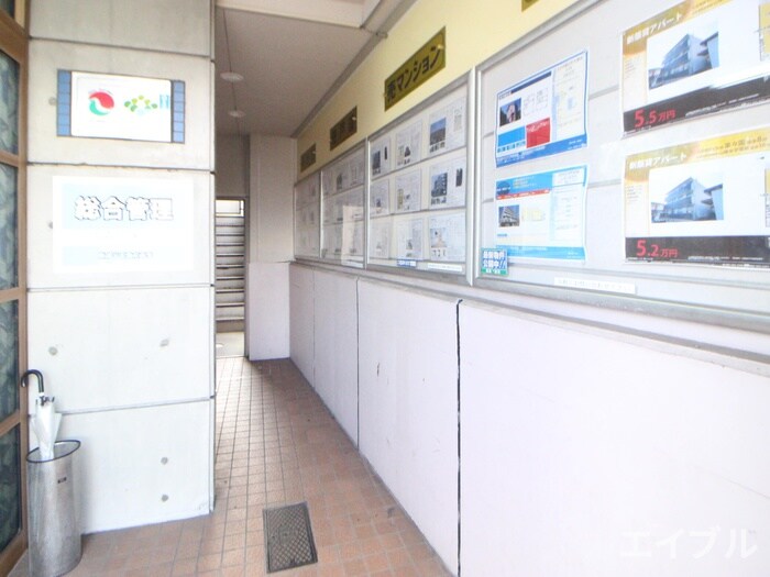 物件外観写真5　(エントランス部分)