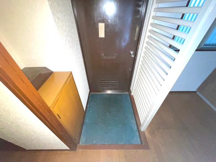 物件内観写真13　(玄関)