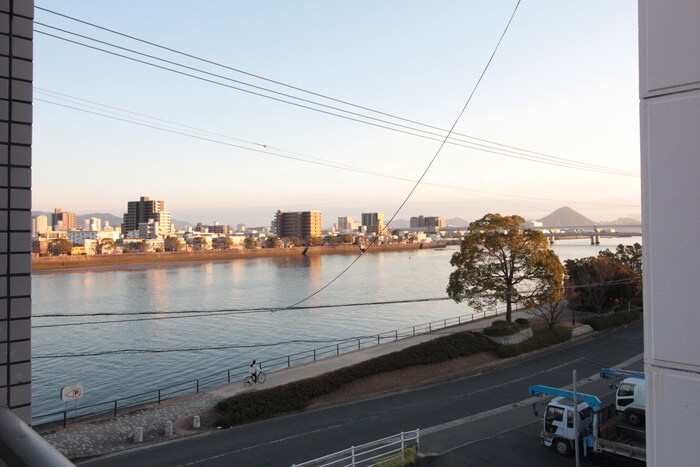 物件内観写真12　(室内からの展望)