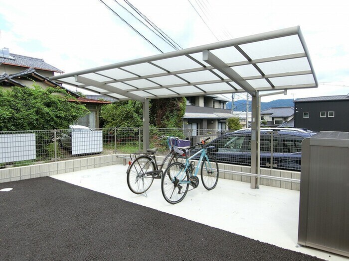 物件外観写真3　(駐輪場)