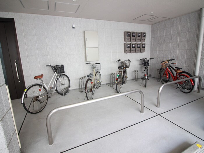 物件外観写真4　(駐輪場)