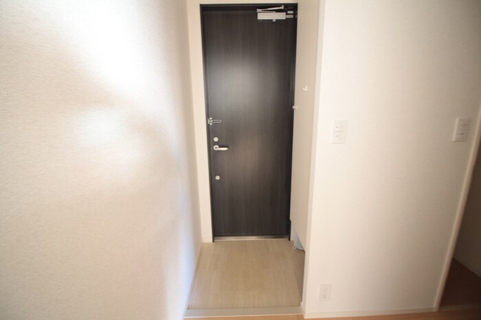 物件内観写真18　(玄関)