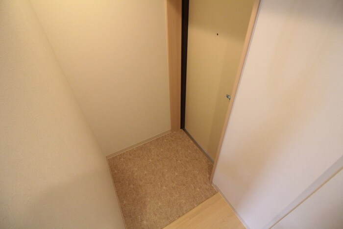 物件内観写真12　(玄関)