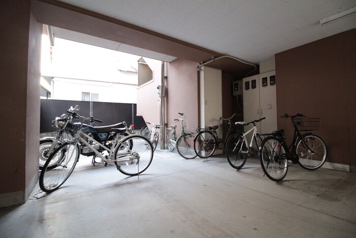 物件外観写真5　(駐輪場)