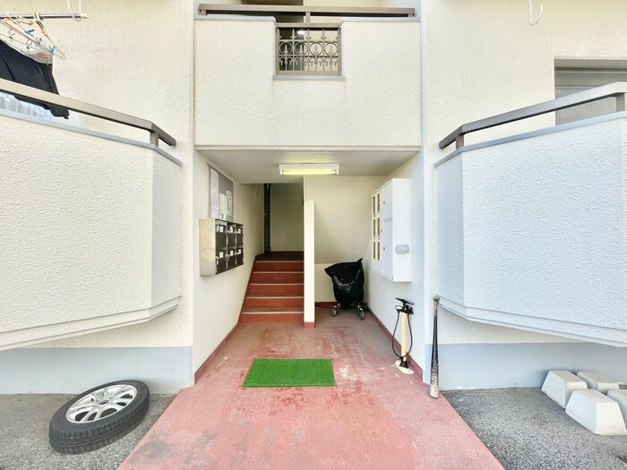 物件外観写真4　(エントランス部分)