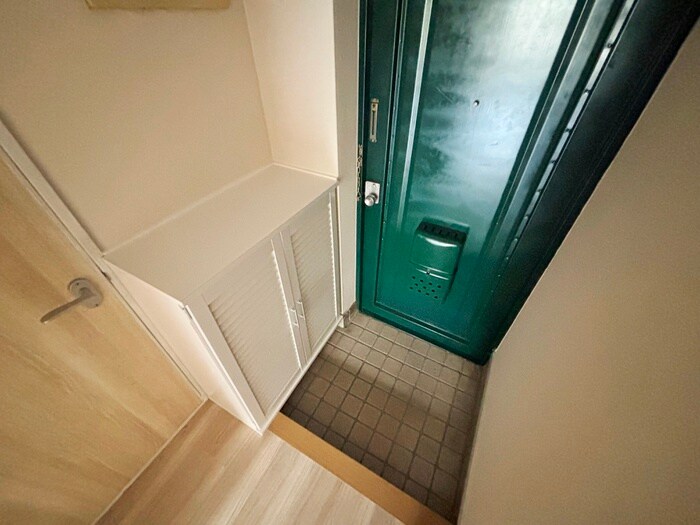 物件内観写真16　(玄関)