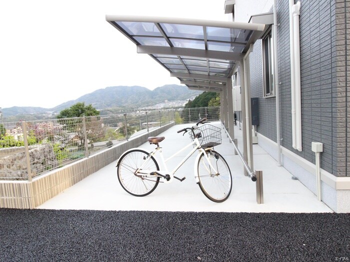 物件外観写真4　(駐輪場)