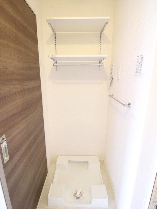 物件内観写真12　(洗濯機置場)