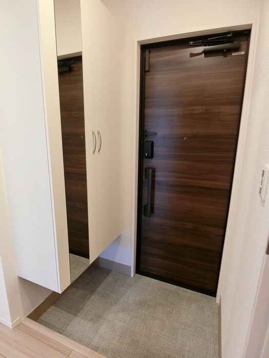 物件内観写真14　(玄関)