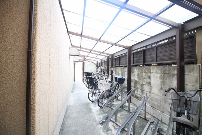 物件外観写真4　(駐輪場)