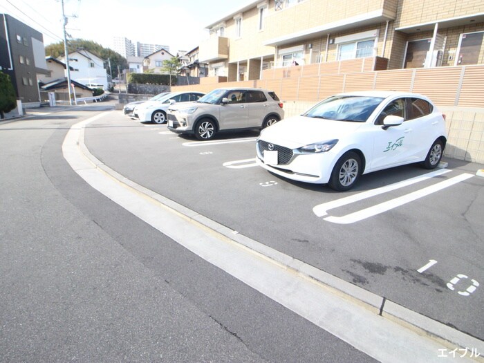 物件外観写真2　(駐車場)