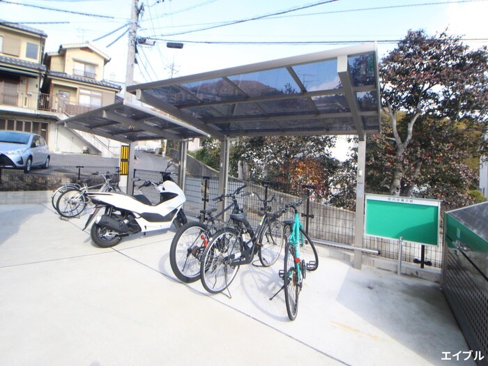 物件外観写真3　(駐輪場)