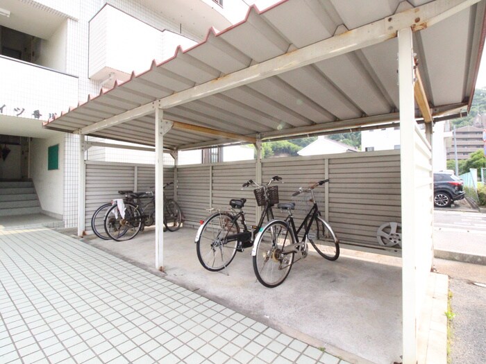 物件外観写真4　(駐輪場)