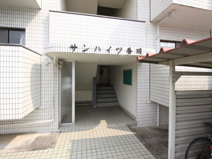 物件外観写真5　(エントランス部分)