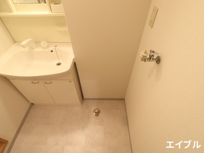 物件内観写真12　(洗濯機置場)