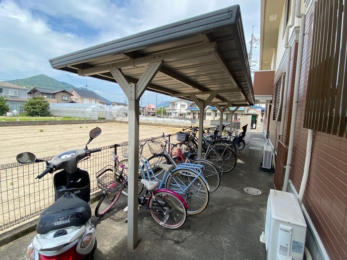 物件外観写真3　(駐輪場)