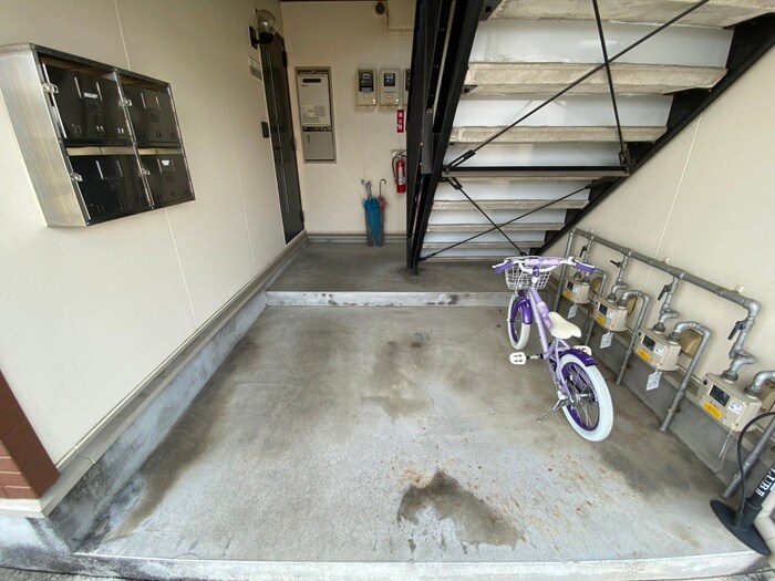 物件外観写真4　(エントランス部分)