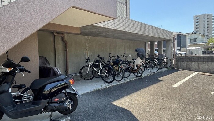 物件外観写真5　(駐輪場)