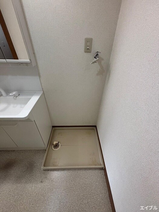 物件内観写真16　(洗濯機置場)