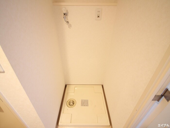 物件内観写真12　(洗濯機置場)