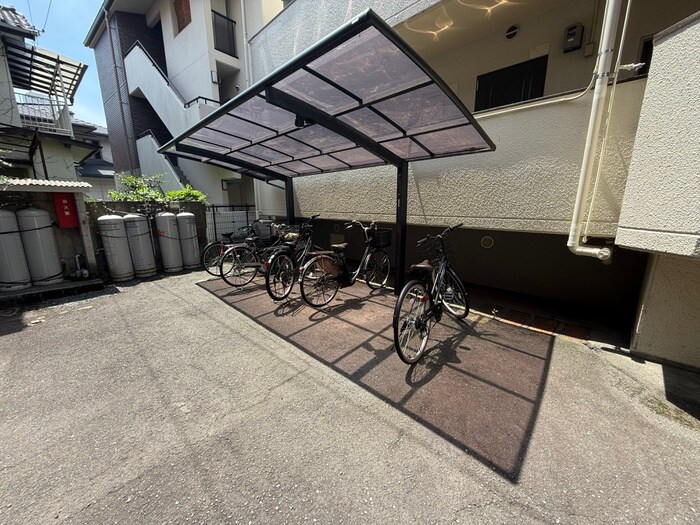 物件外観写真3　(駐輪場)