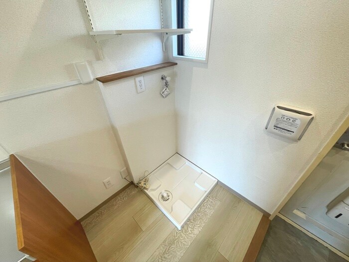 物件内観写真16　(洗濯機置場)