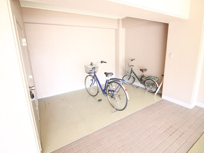 物件外観写真4　(駐輪場)