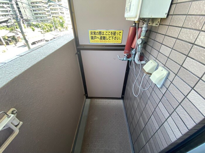 物件内観写真16　(洗濯機置場)