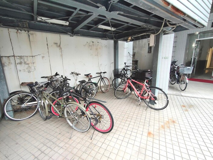 物件外観写真2　(駐輪場)