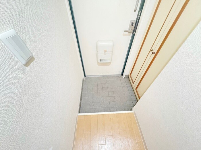 物件内観写真13　(玄関)