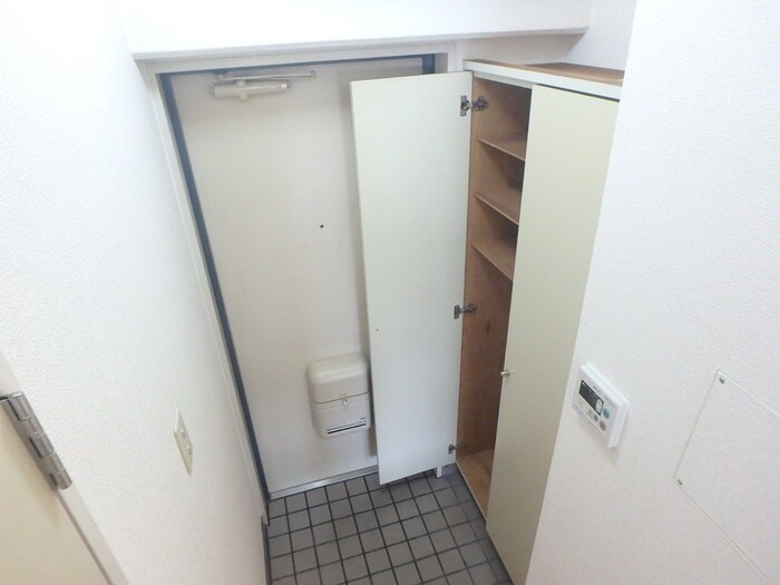 物件内観写真12　(玄関)